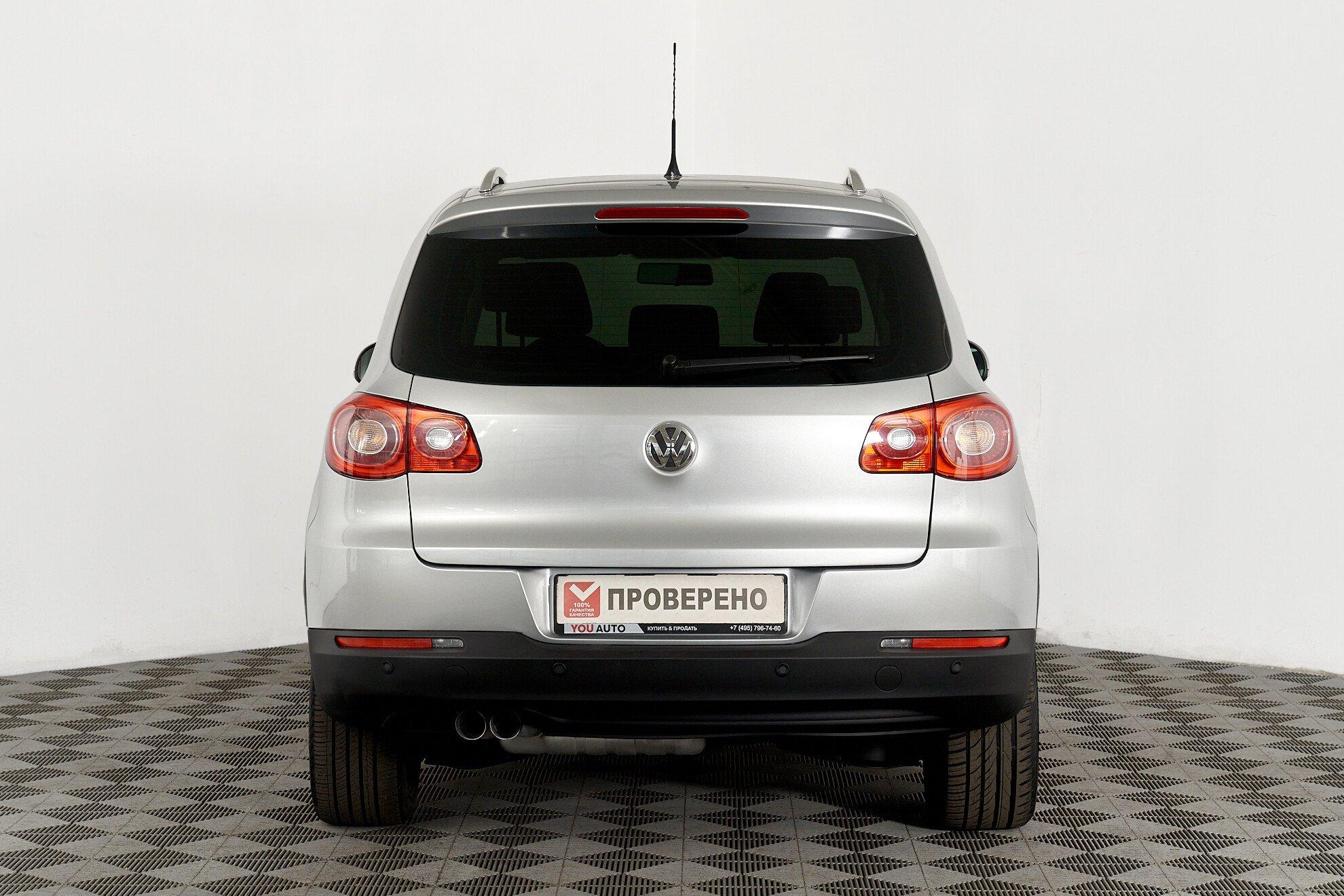 Volkswagen Tiguan 2011, серебряный