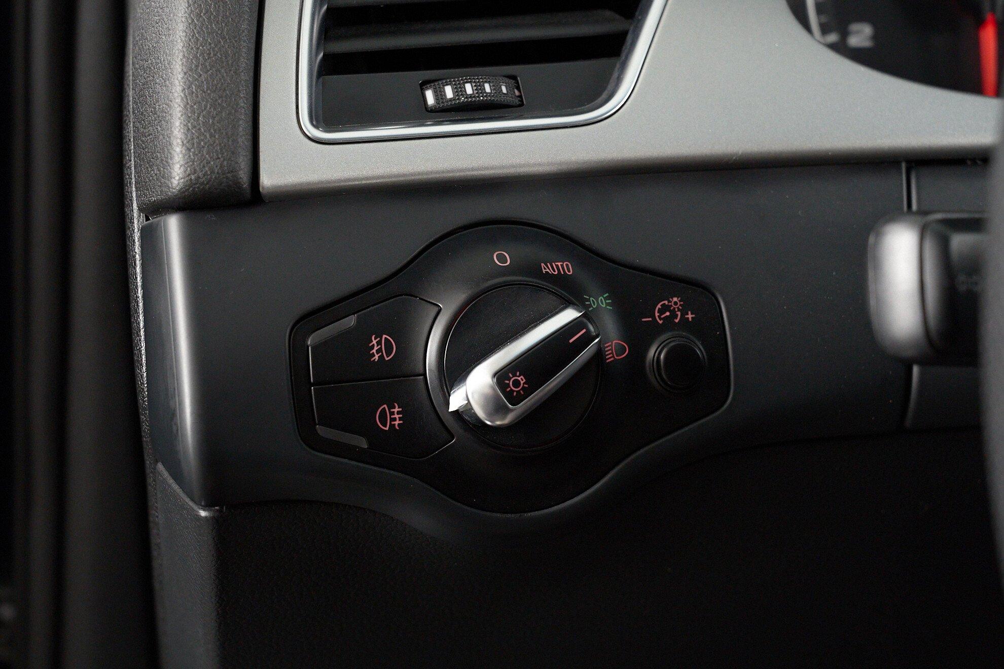 Audi A4 2010, синий