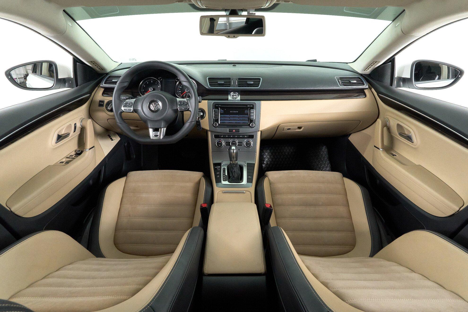 Volkswagen Passat CC 2013, белый