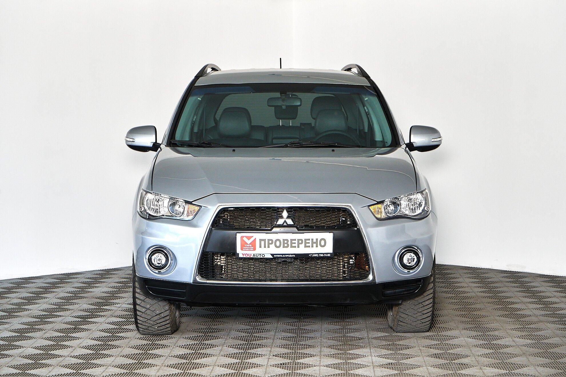 Mitsubishi Outlander 2010, серебряный