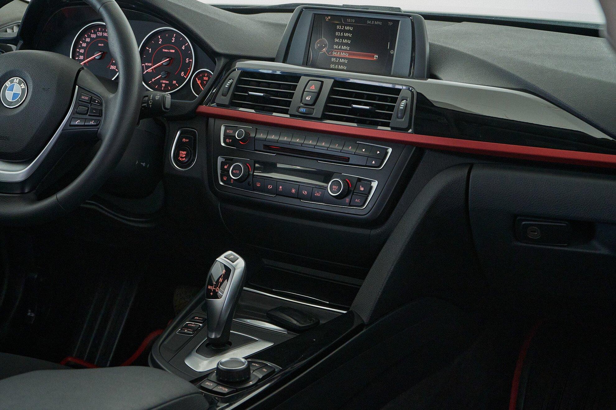BMW 3 серии 2013, белый