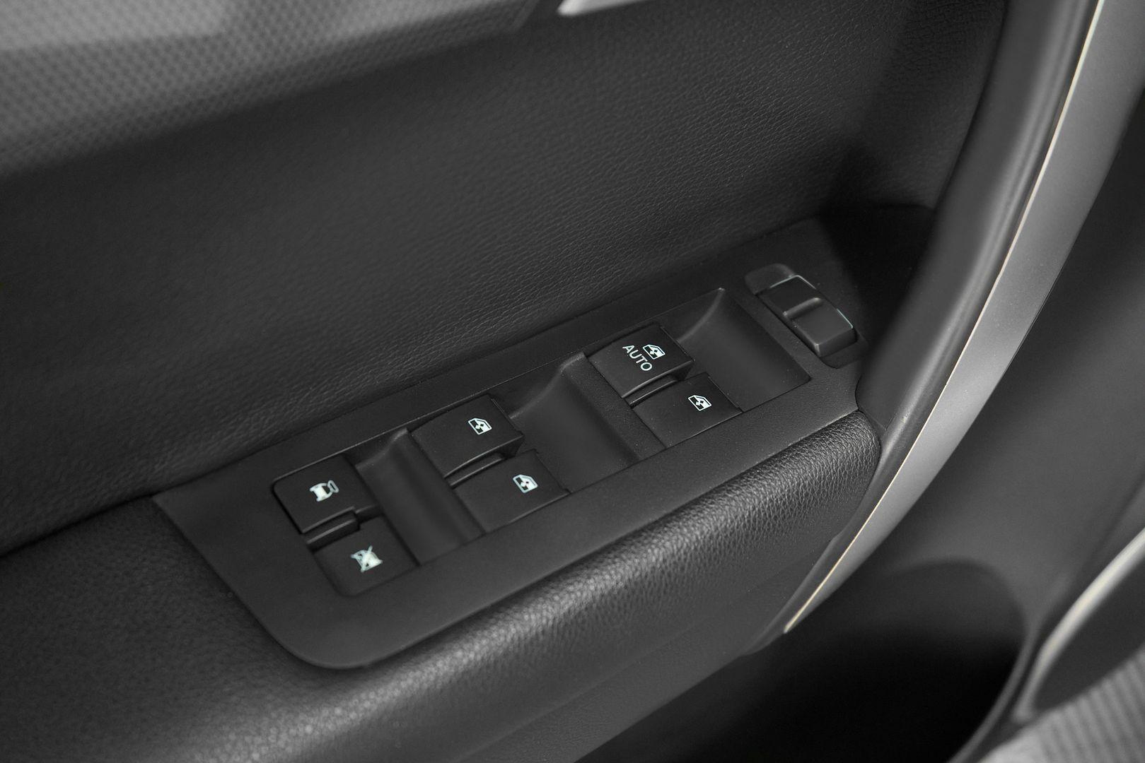 Chevrolet Captiva 2012, белый