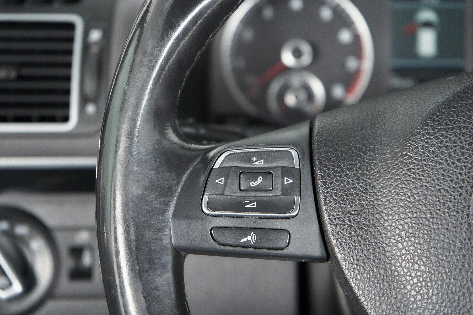 Volkswagen Touran 2012, черный