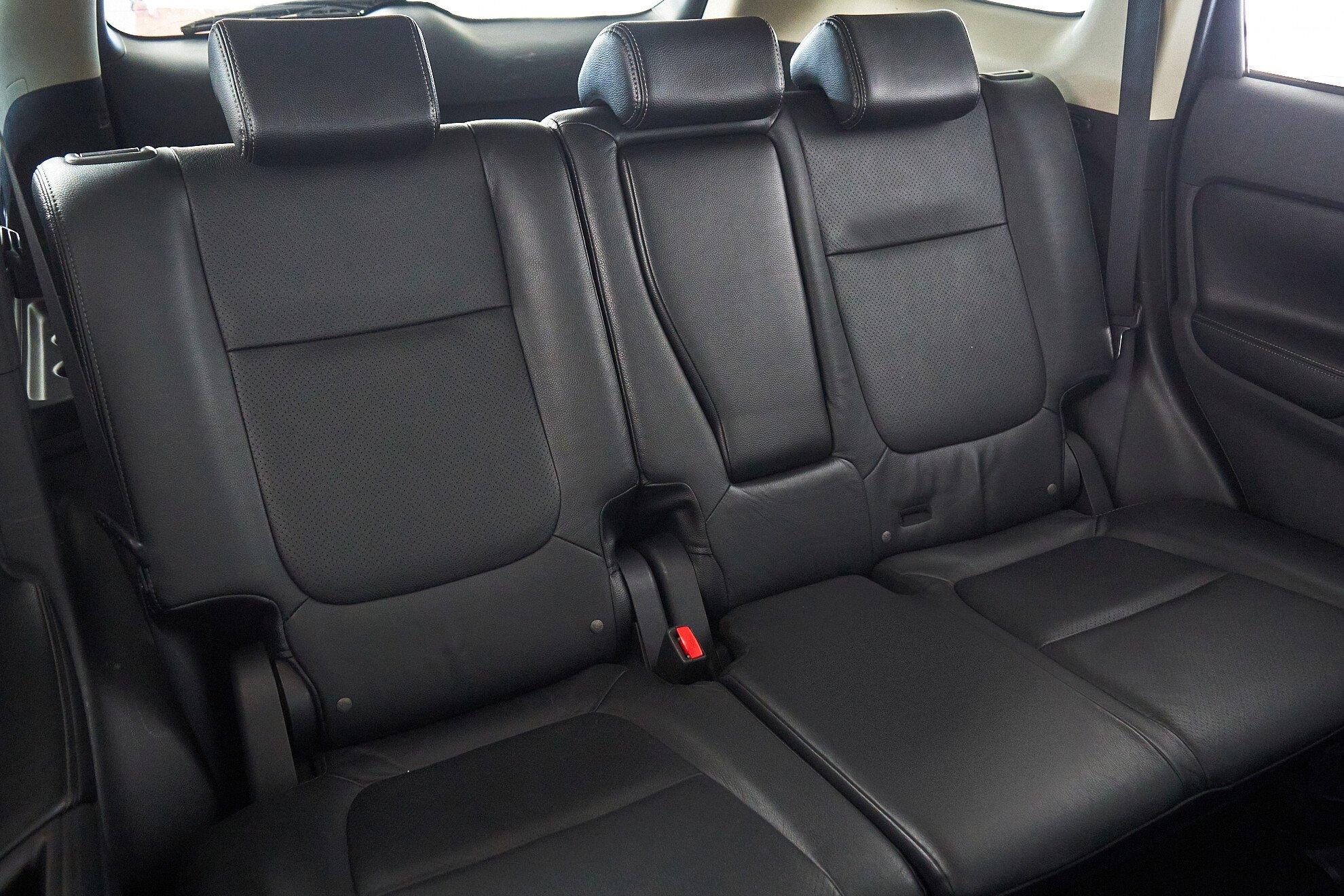 Mitsubishi Outlander 2012, черный