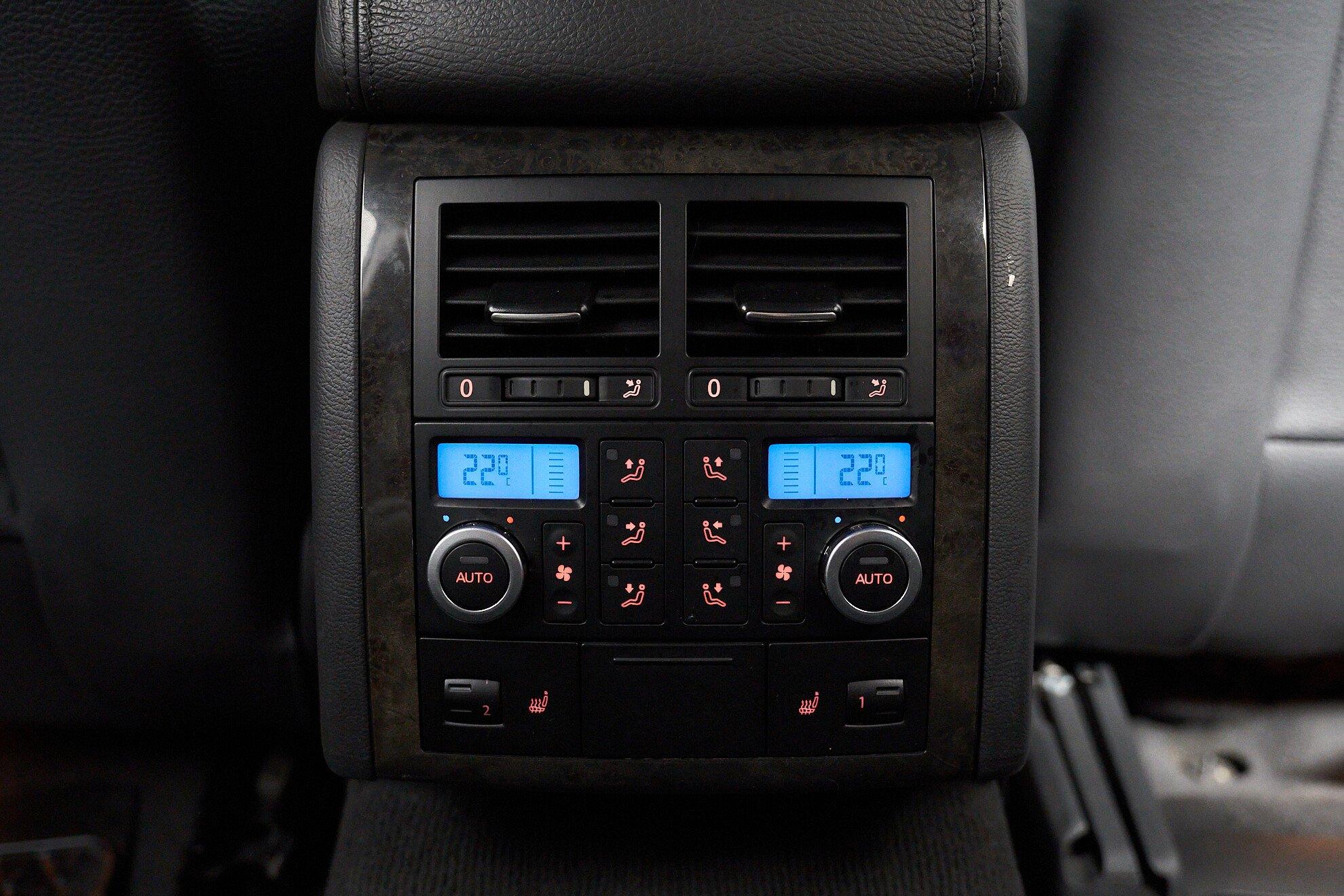 Volkswagen Touareg 2007, черный