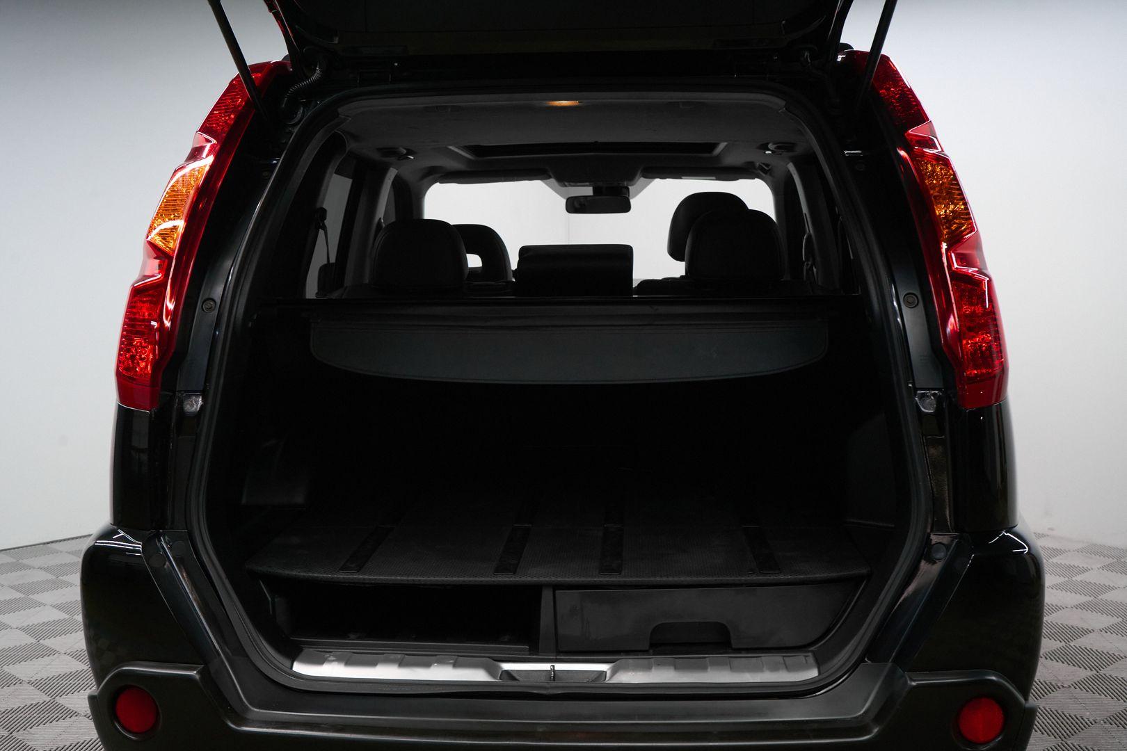 Nissan X-Trail 2010, черный