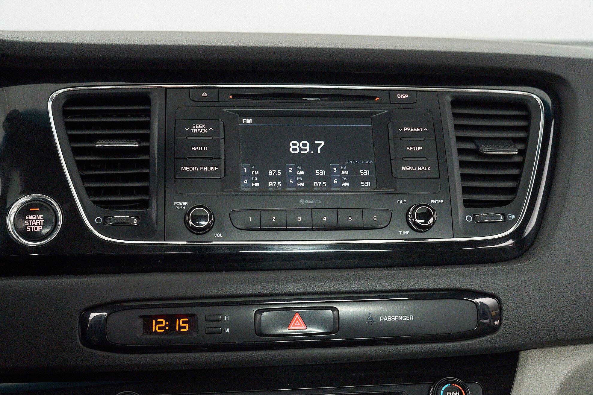 Kia Carnival 2016, белый