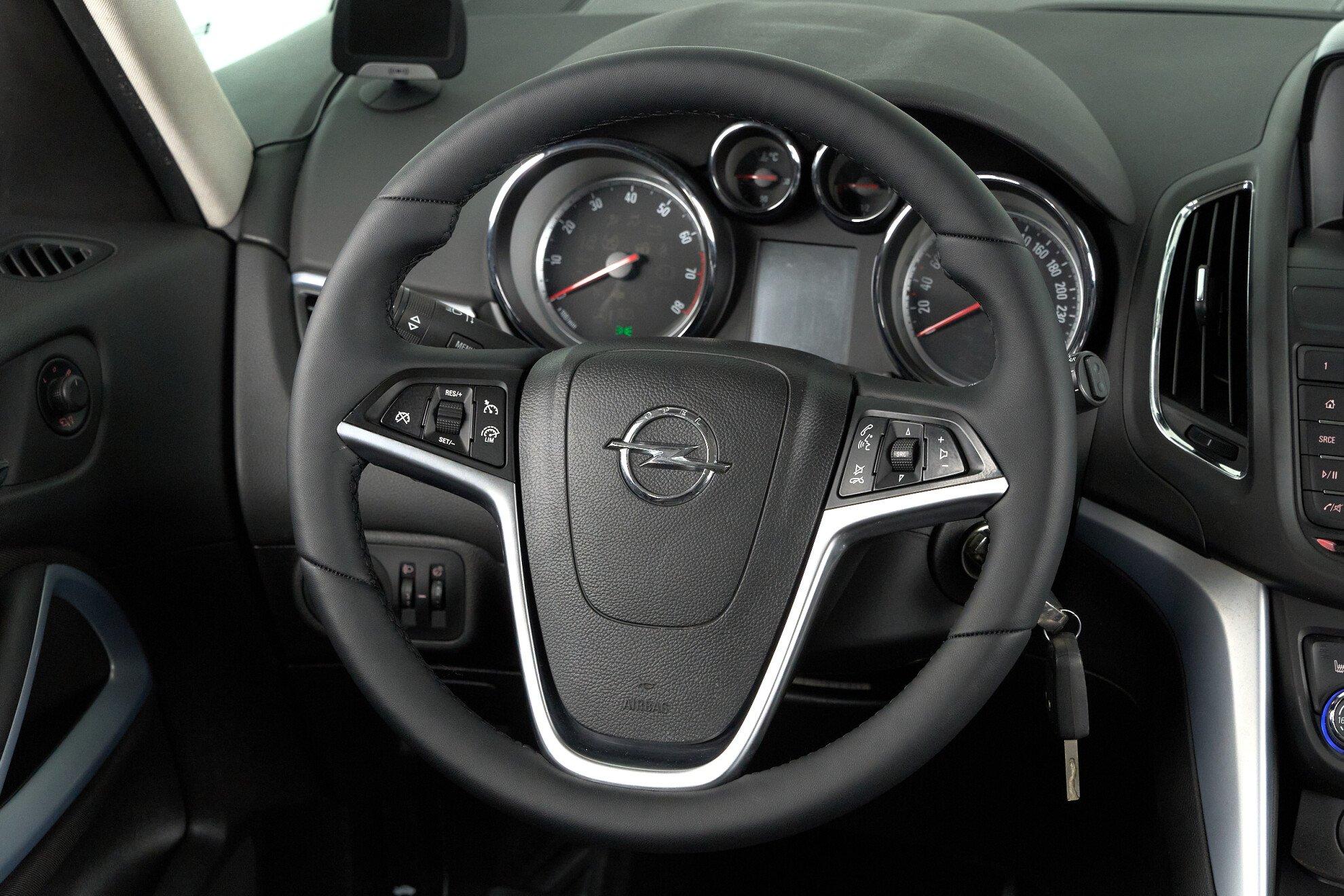 Opel Zafira 2014, зеленый