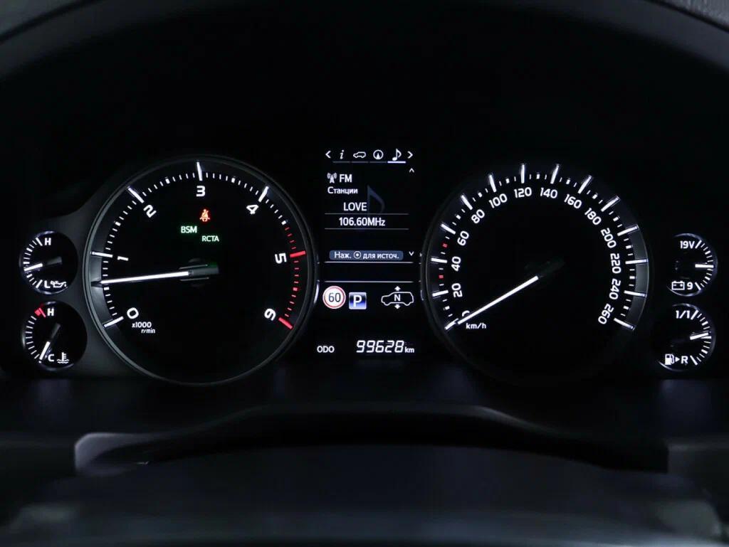Toyota Land Cruiser 2018, белый