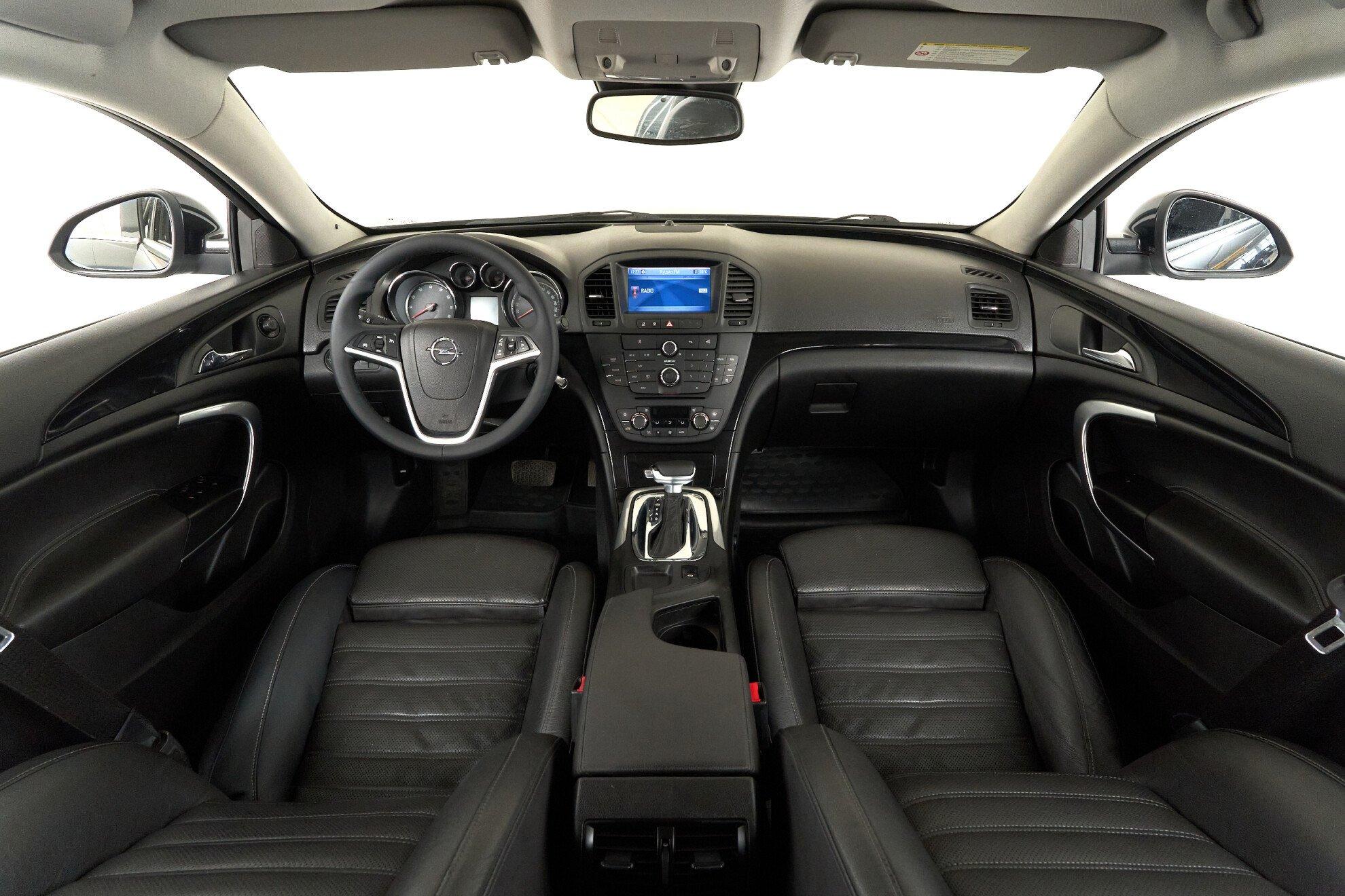 Opel Insignia 2011, черный