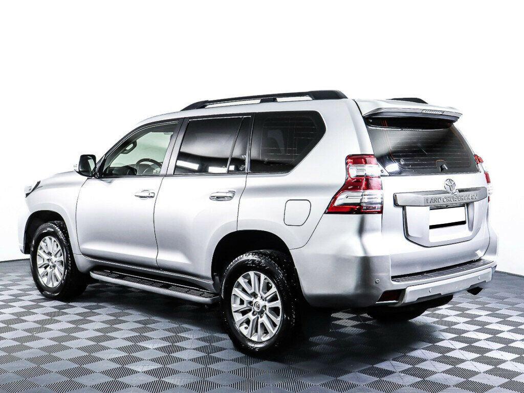 Toyota Land Cruiser Prado 2016, белый