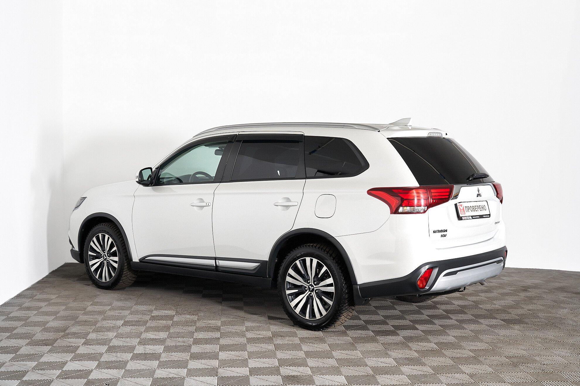 Mitsubishi Outlander 2019, белый