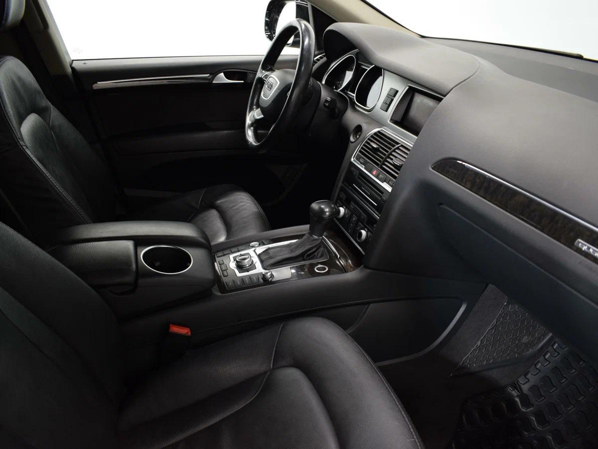 Audi Q7 2010, черный