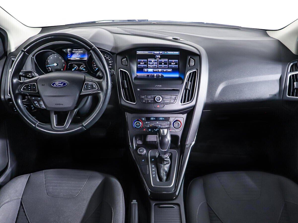 Ford Focus 2018, синий