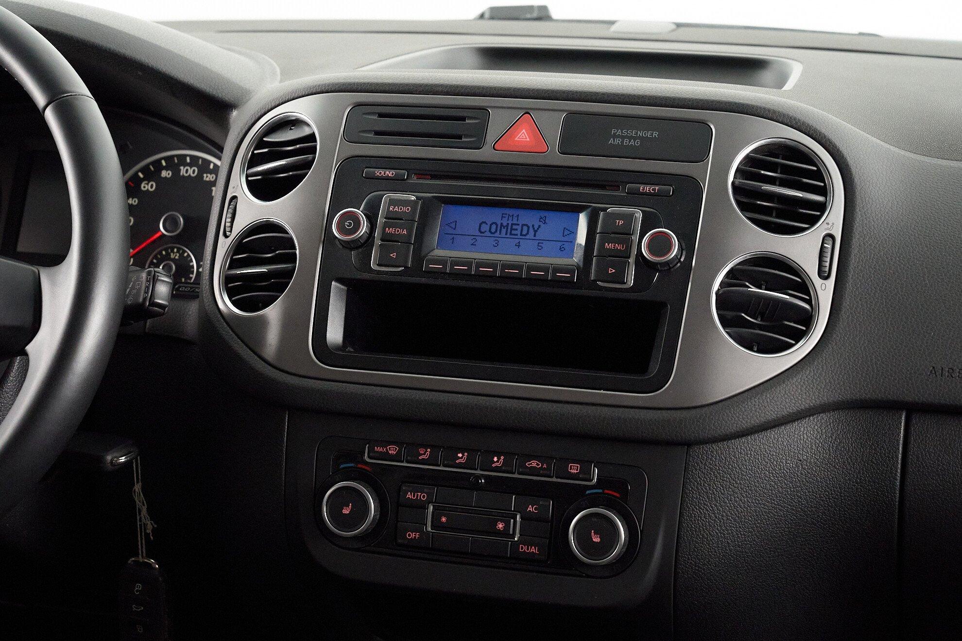 Volkswagen Tiguan 2011, серебряный