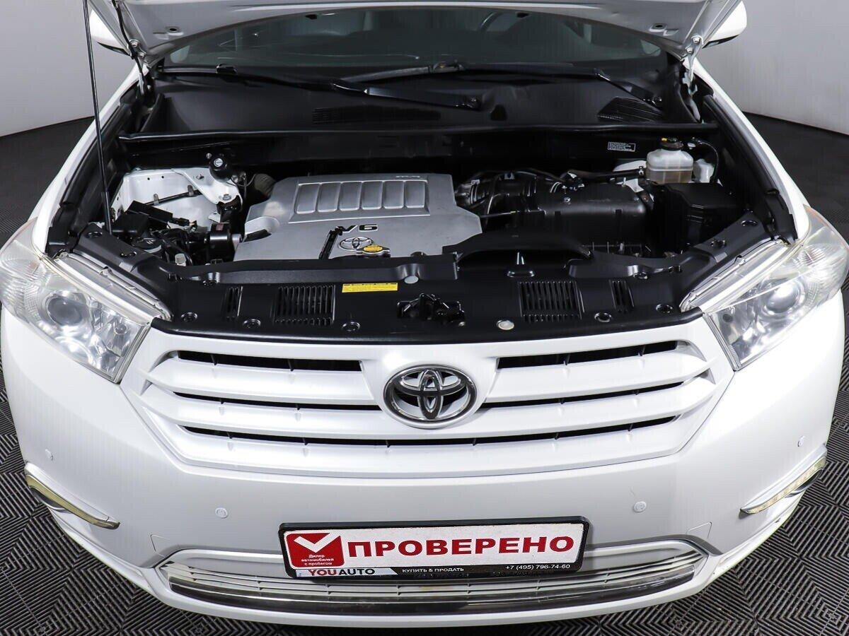 Toyota Highlander 2012, белый