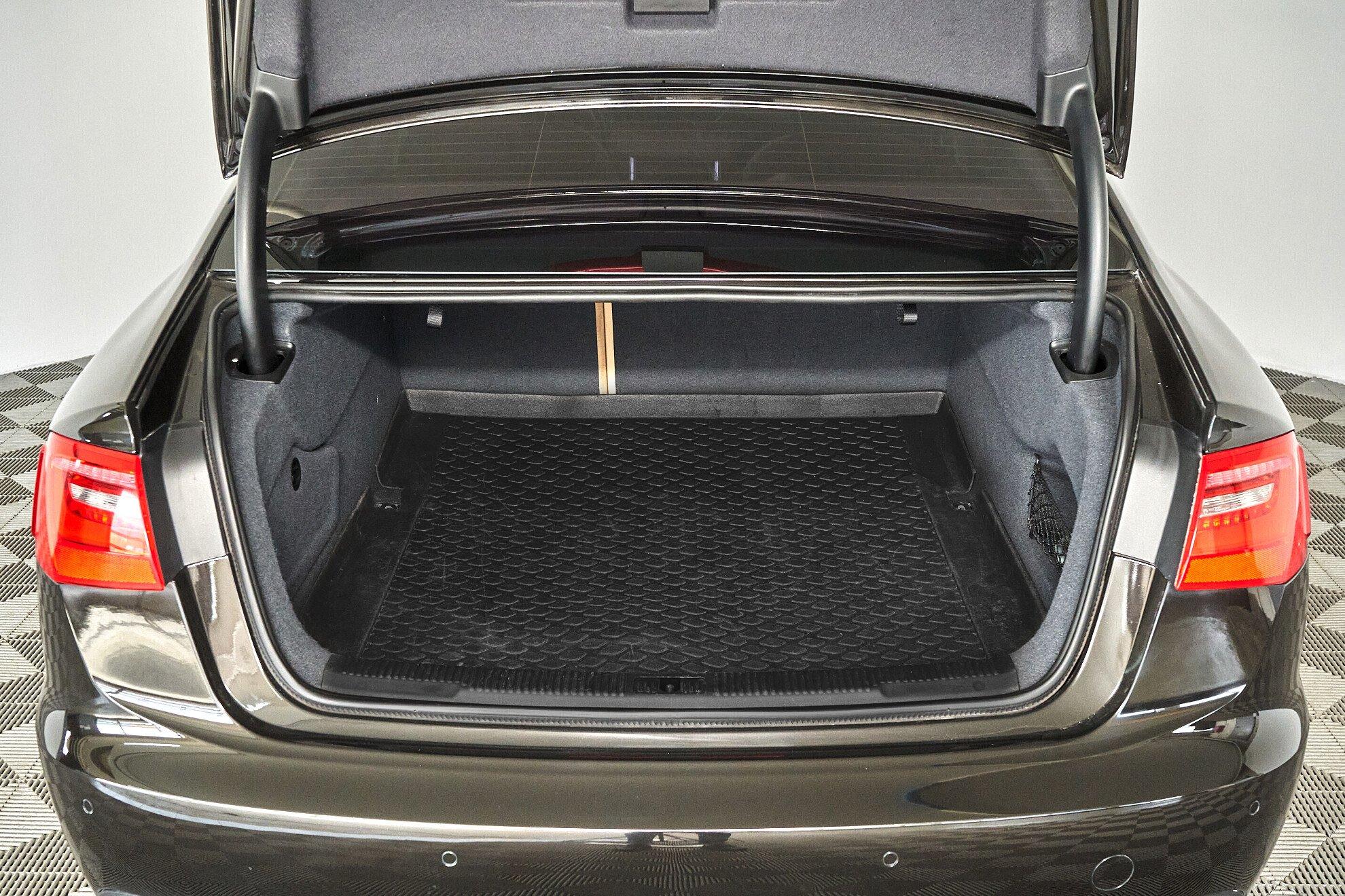 Audi A6 2012, черный