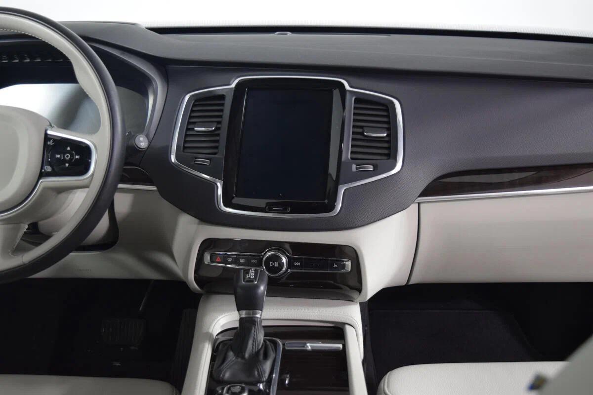 Volvo XC90 2019, белый