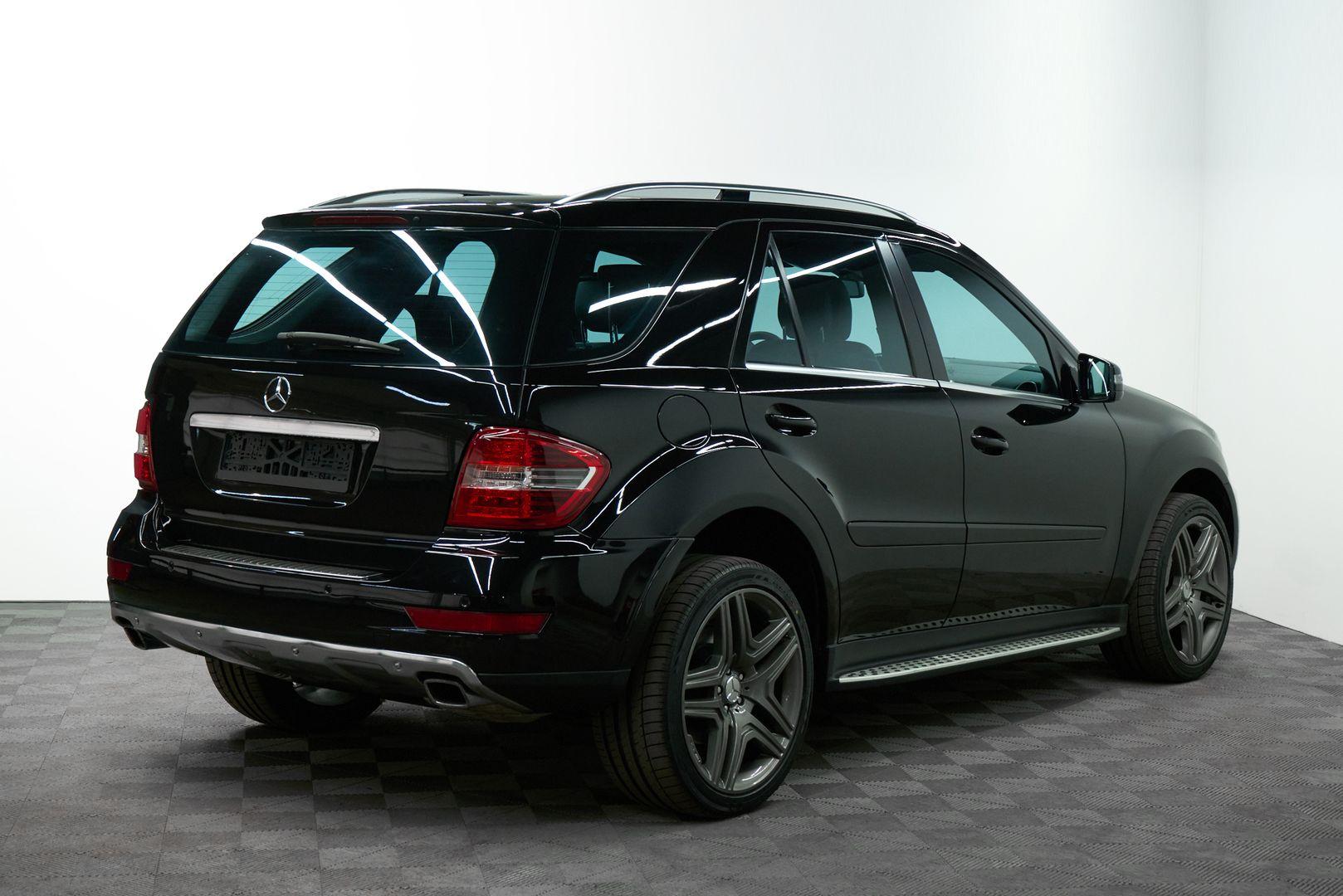 Mercedes-Benz M-Класс 2010, черный