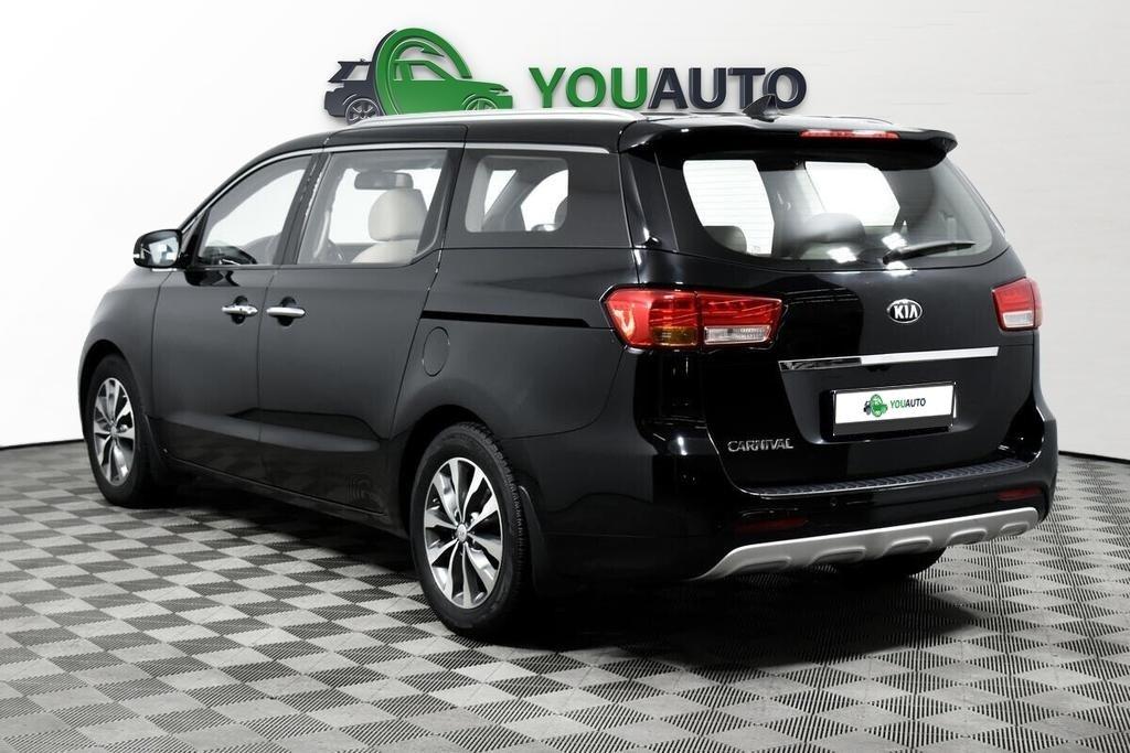 Kia Carnival 2019, черный