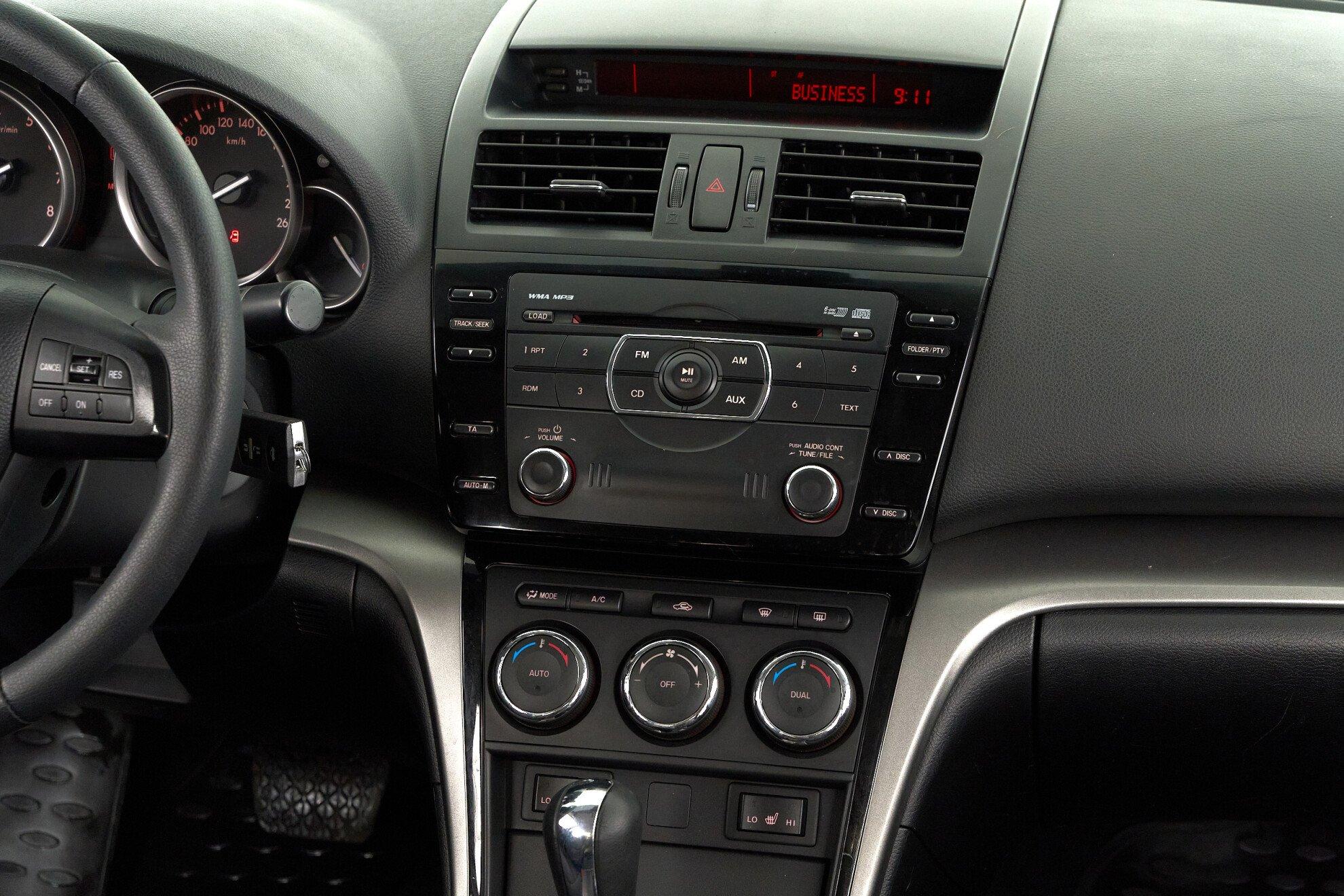 Mazda 6 2011, белый