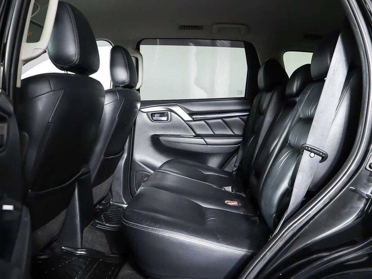Mitsubishi Pajero Sport 2021, черный