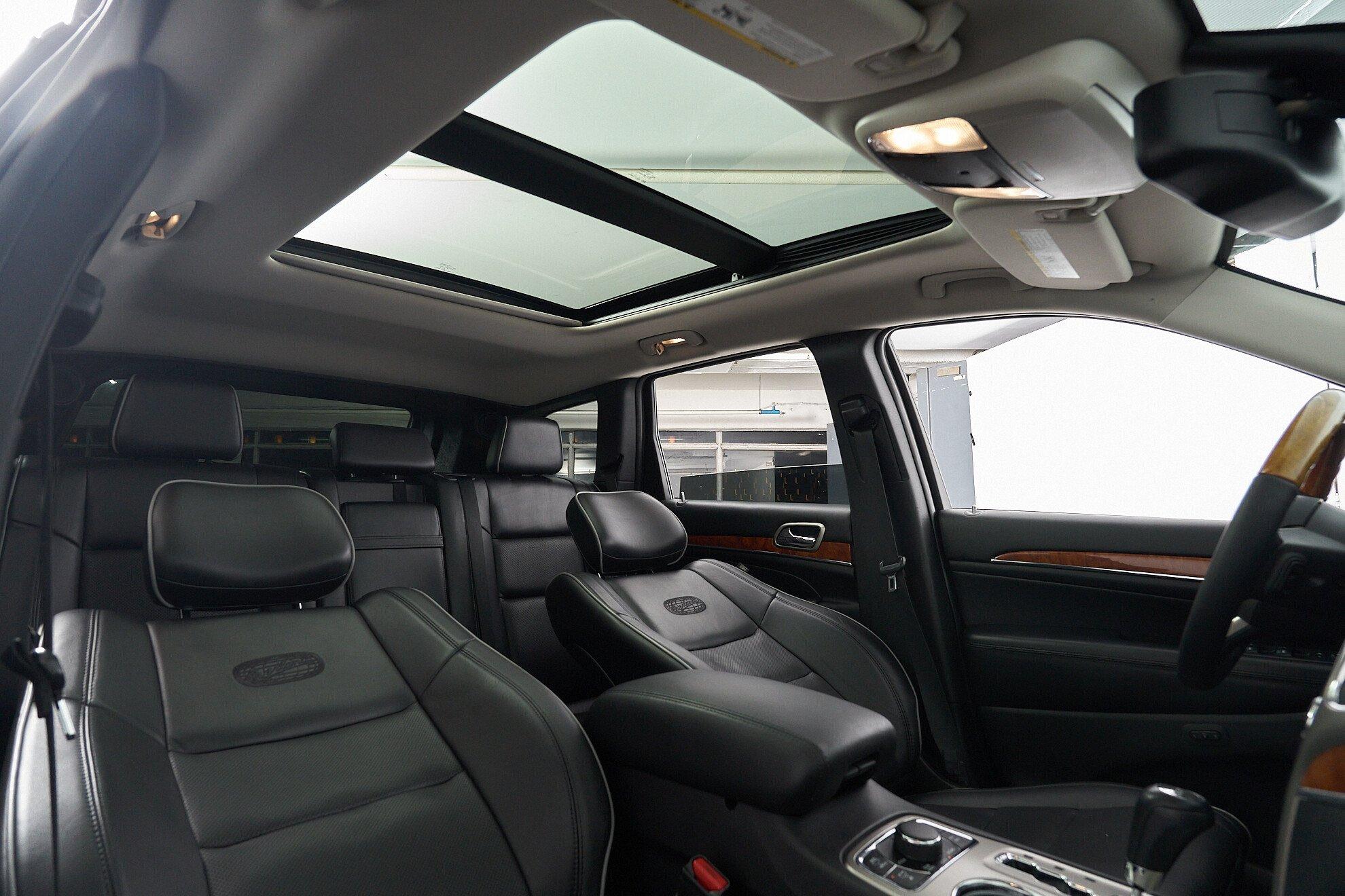 Jeep Grand Cherokee 2010, черный