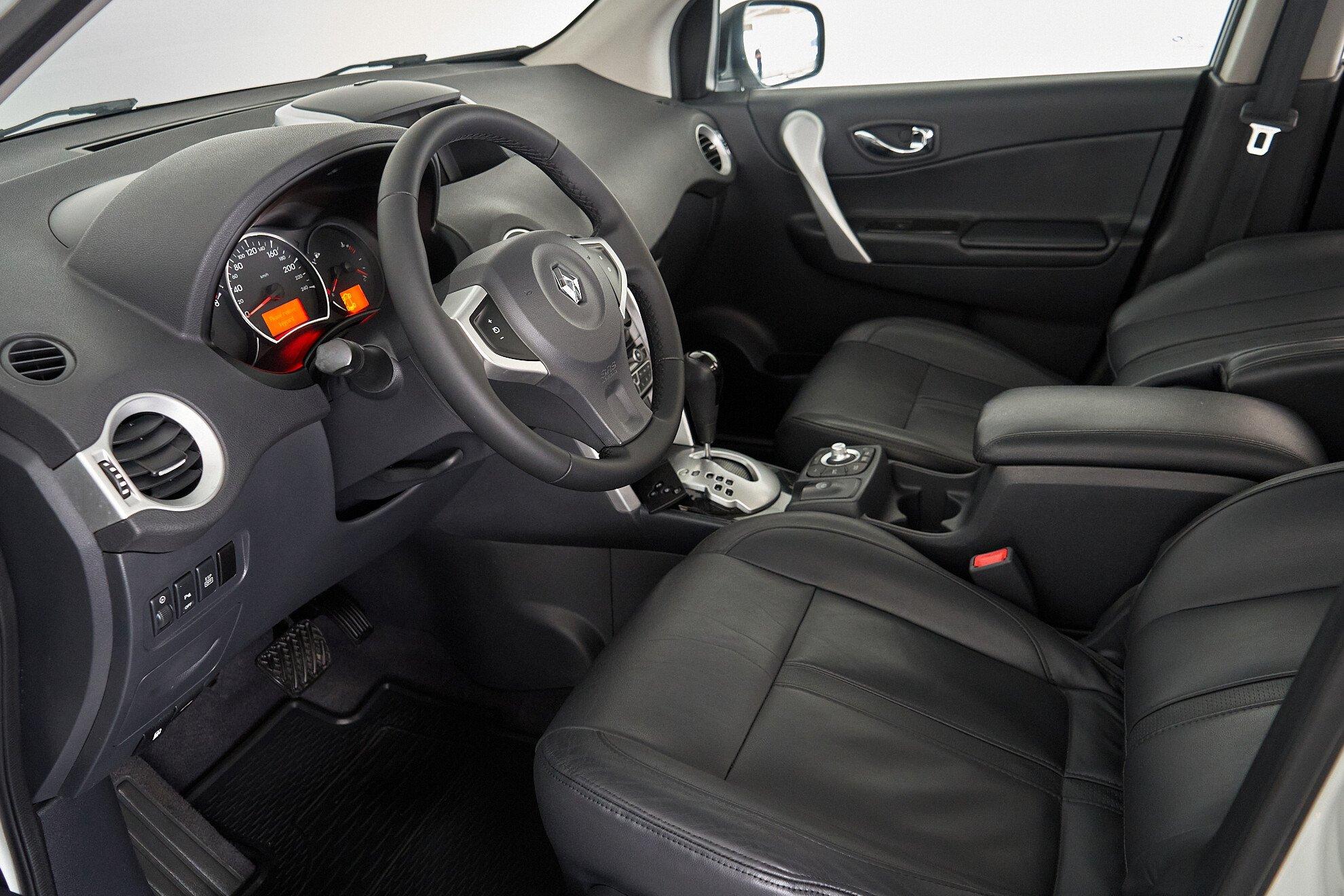 Renault Koleos 2011, белый