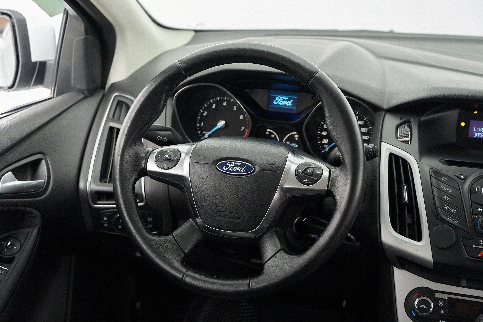 Ford Focus 2014, белый