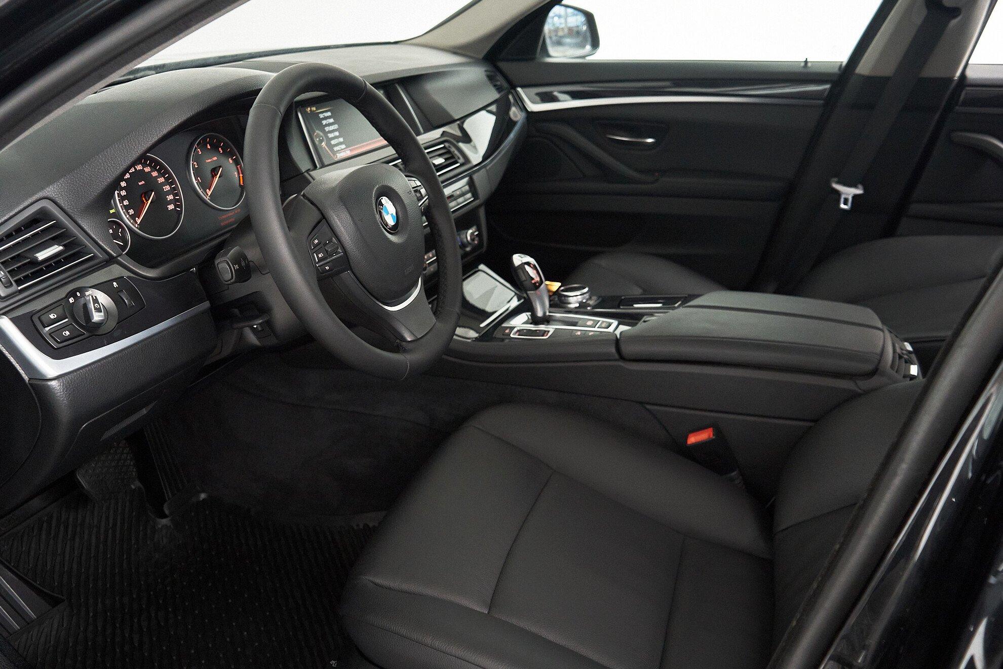 BMW 5 серии 2012, черный