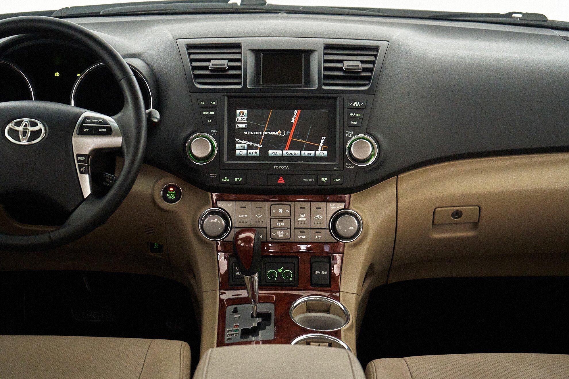 Toyota Highlander 2012, белый