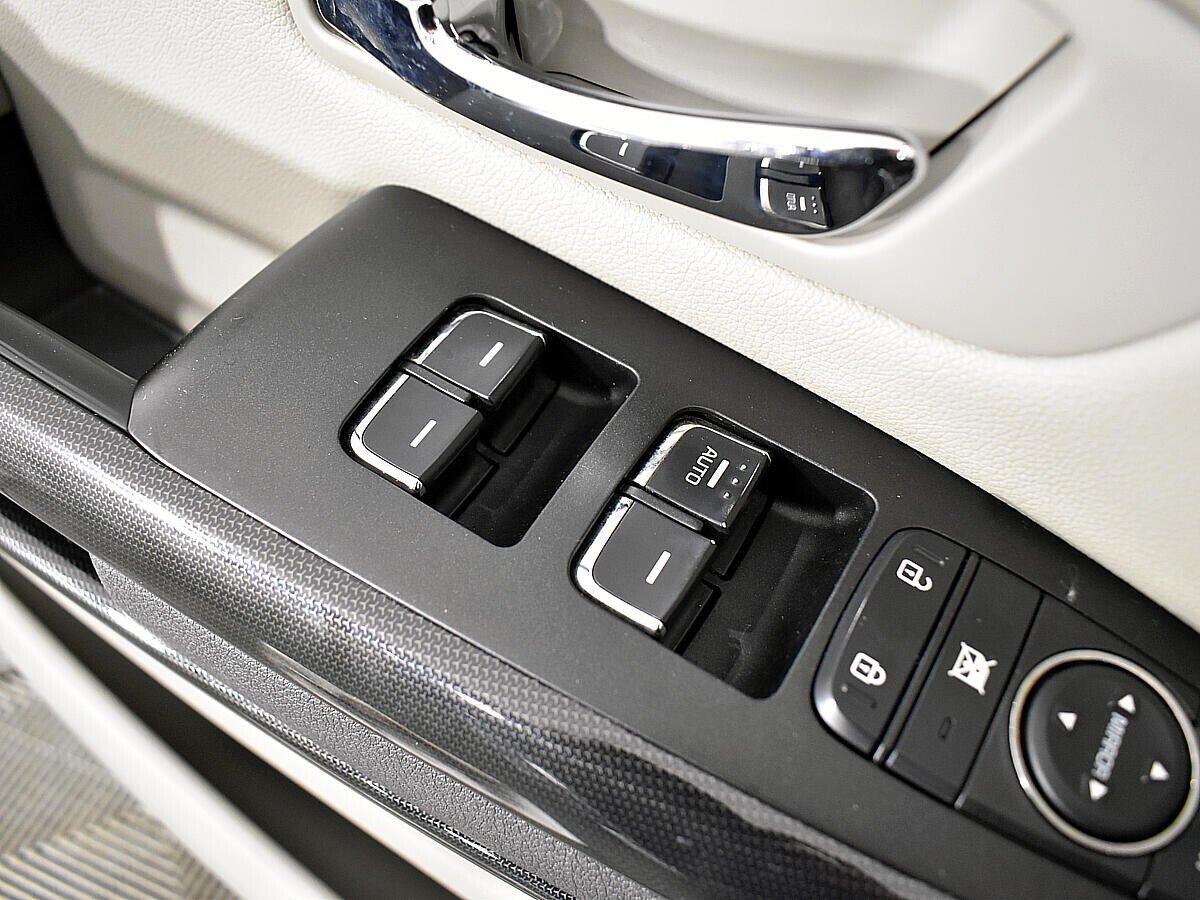 Kia Carnival 2016, черный