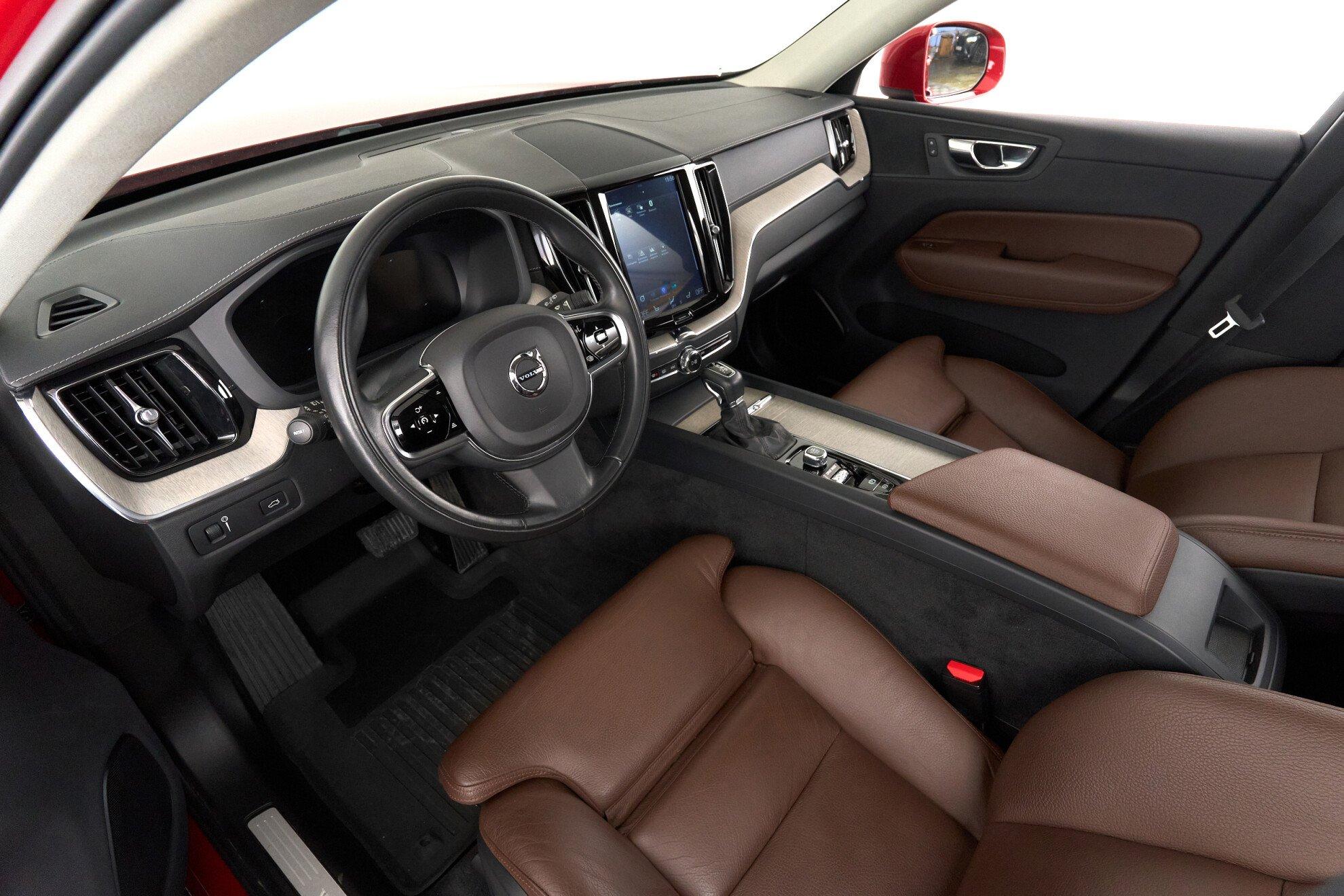Volvo XC60 2019, красный