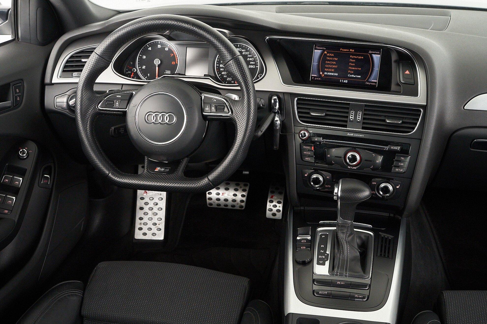 Audi A4 2013, черный