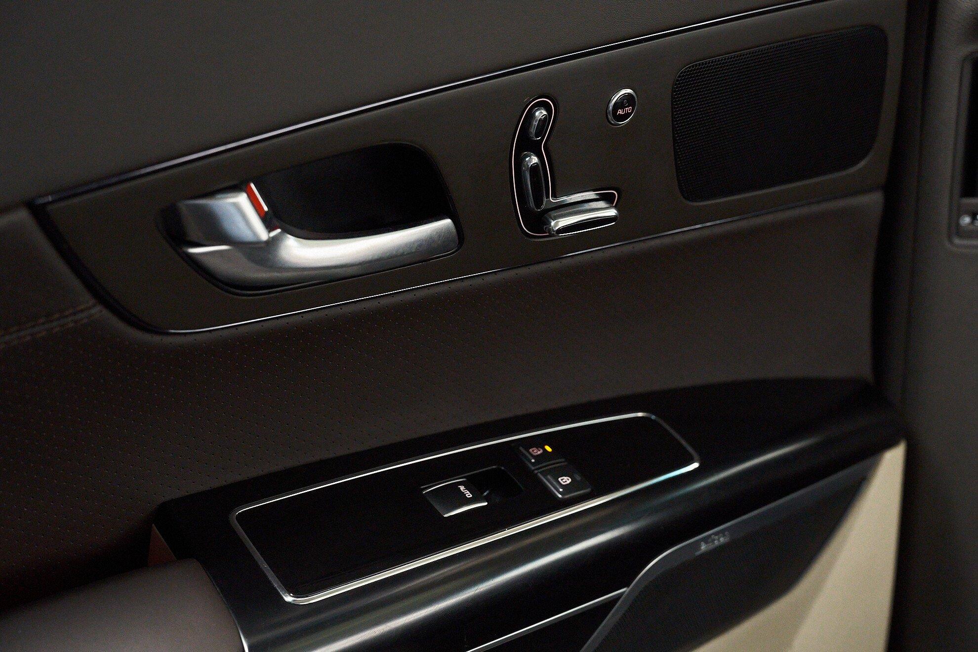 Kia Quoris 2013, коричневый