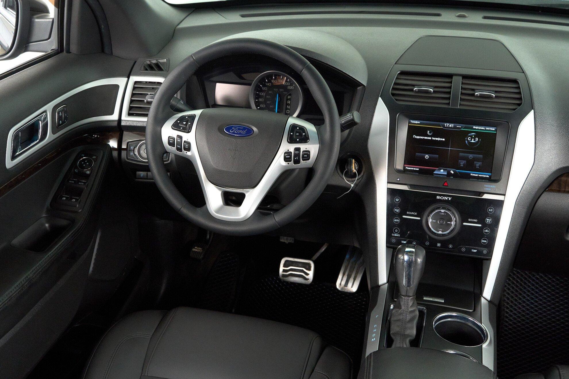 Ford Explorer 2014, черный