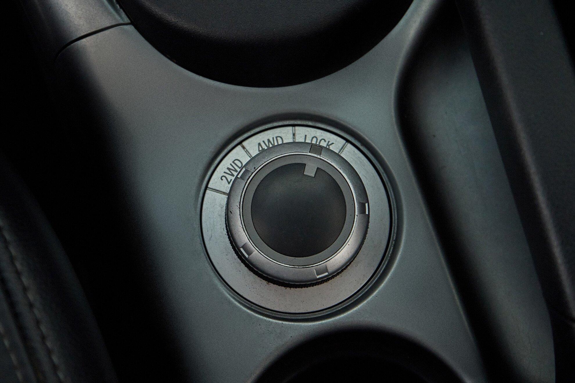 Mitsubishi Outlander 2010, серебряный