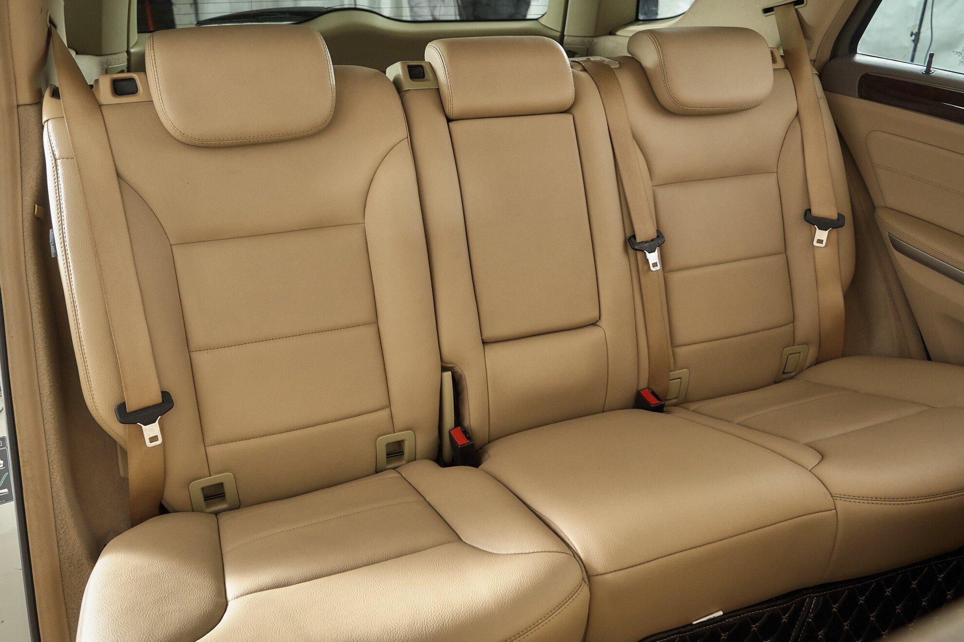 Mercedes-Benz M-Класс 2010, белый