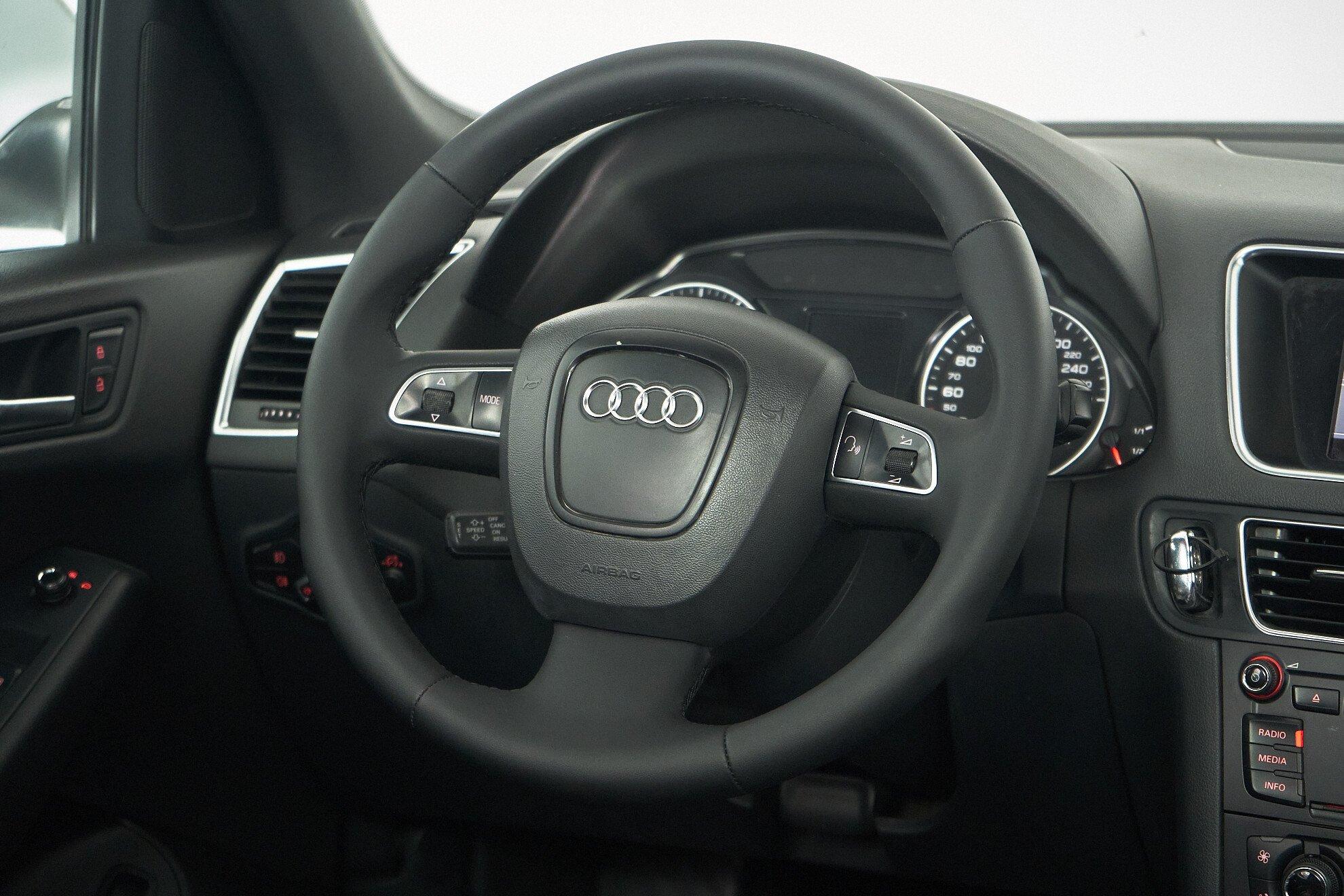 Audi Q5 2010, белый