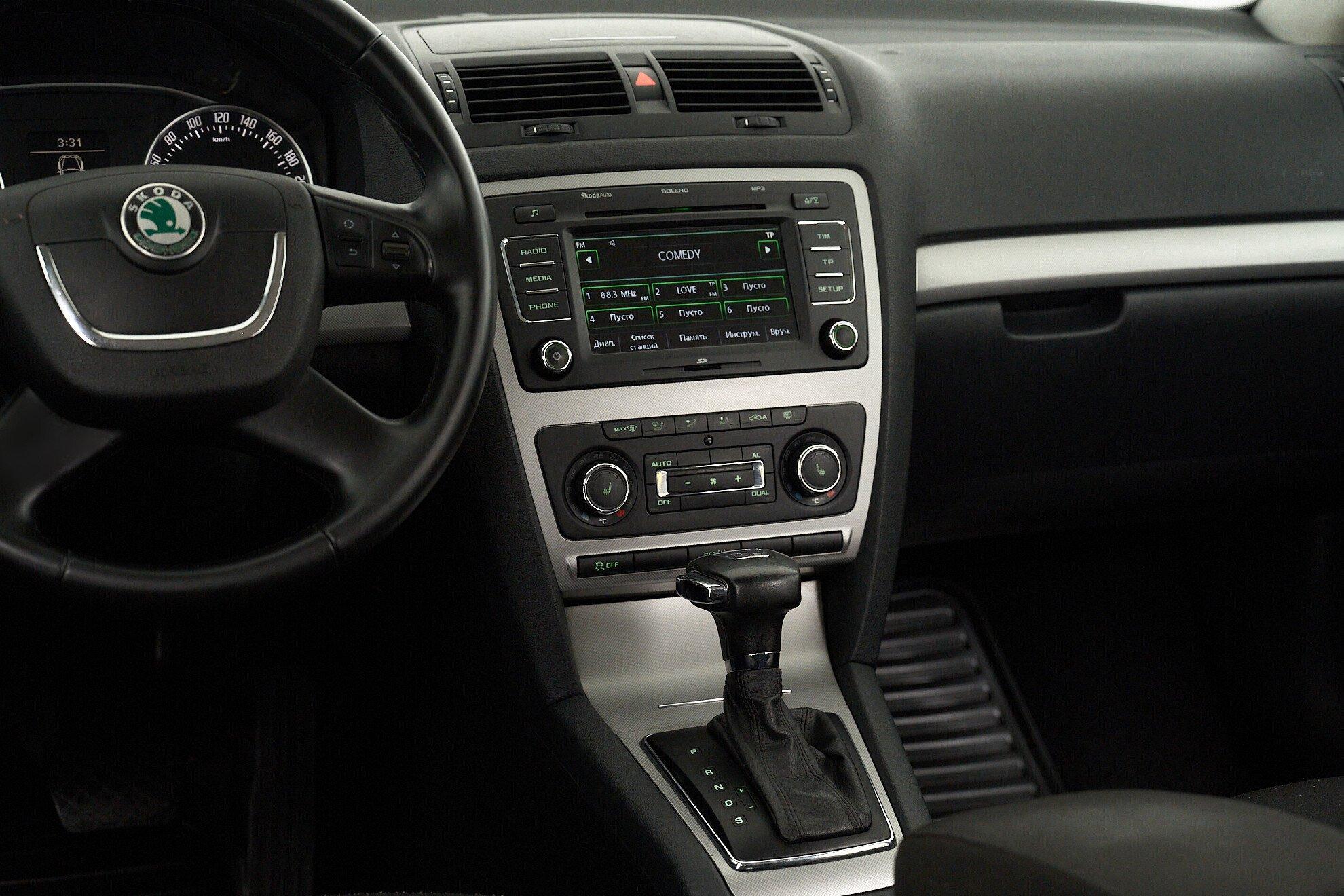 Skoda Octavia 2013, серебряный