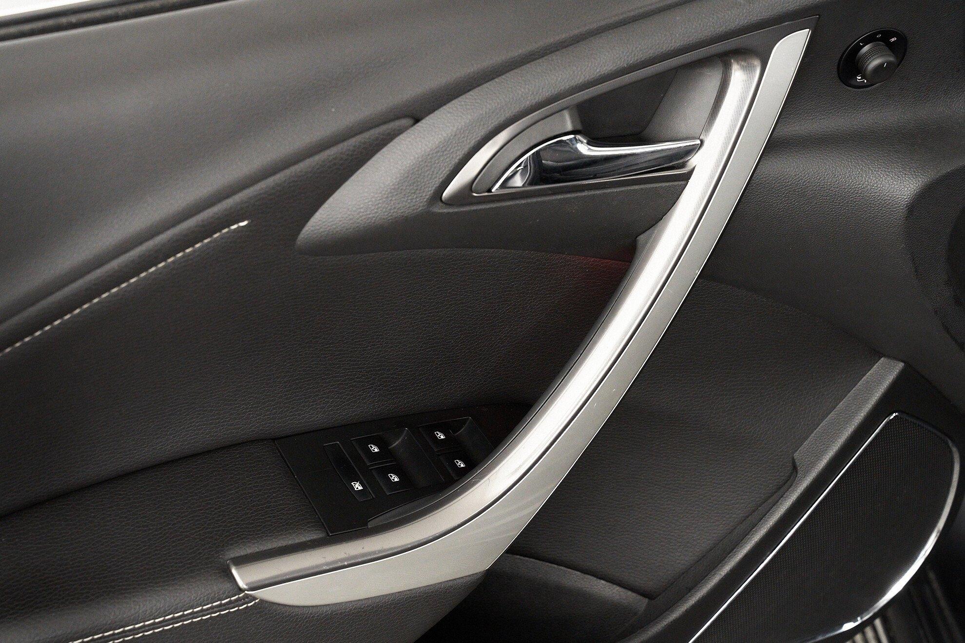 Opel Astra 2011, серый