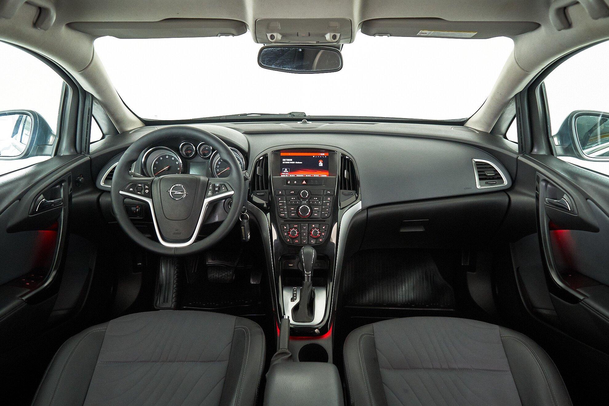 Opel Astra 2015, серый