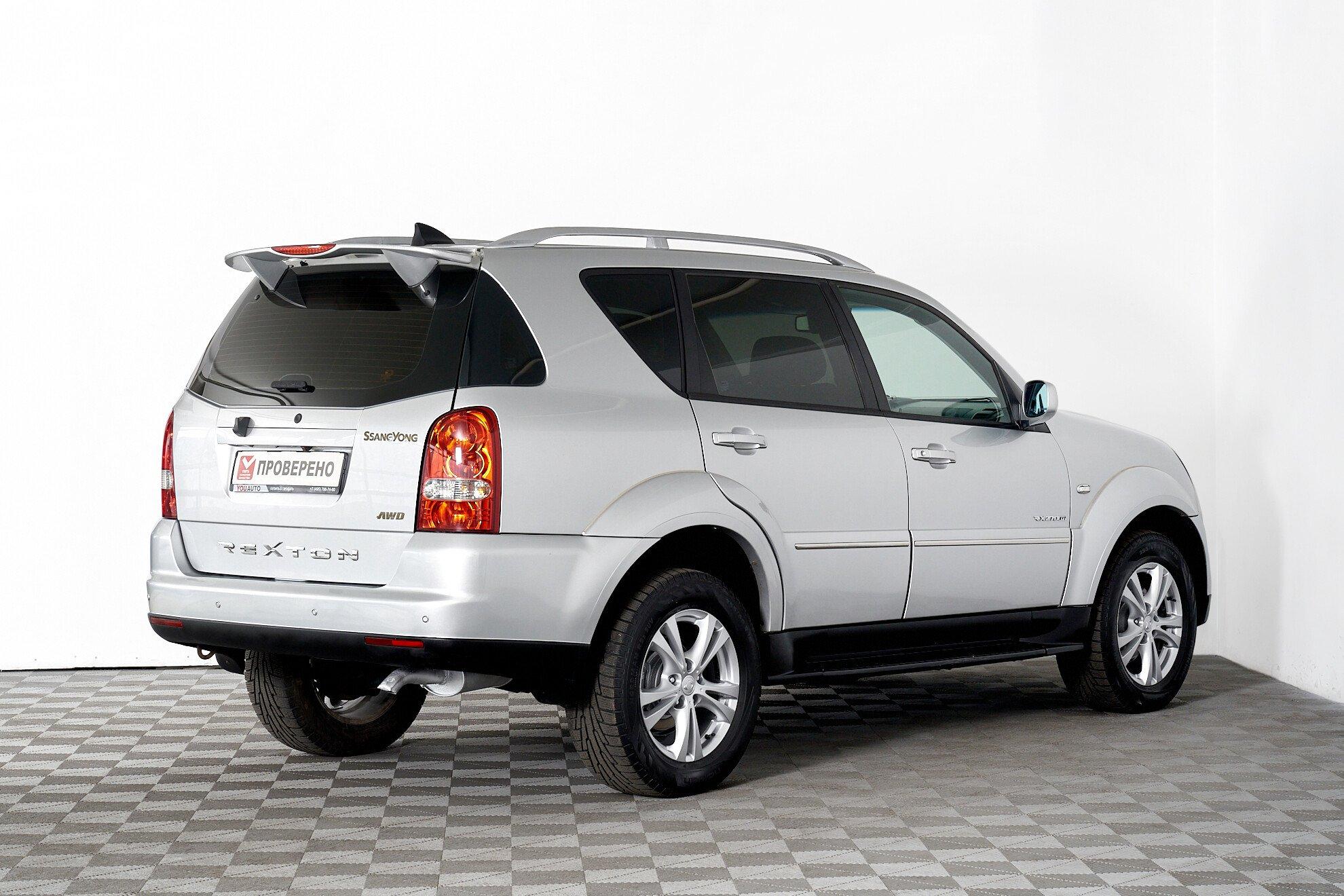 SsangYong Rexton 2011, серебряный