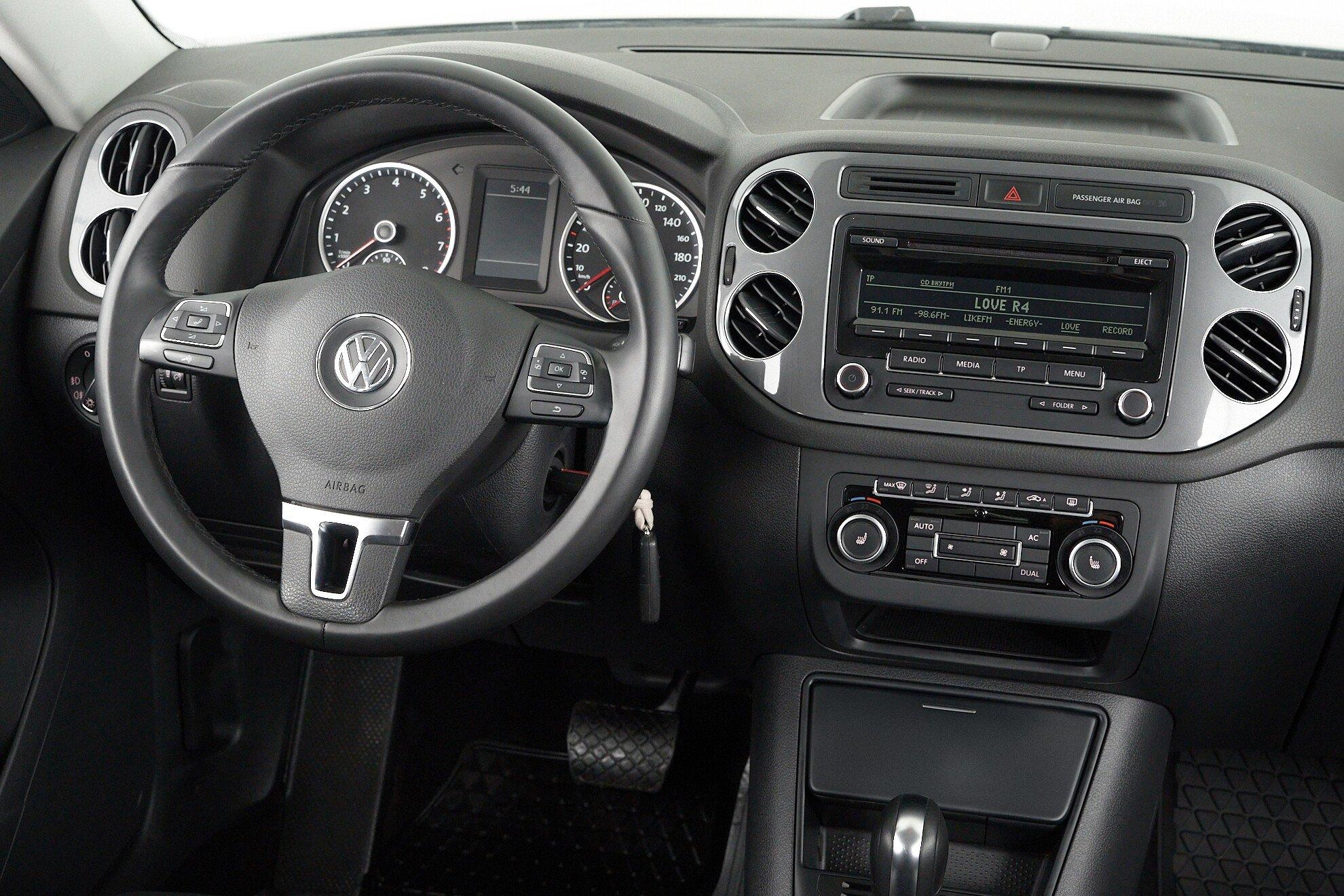 Volkswagen Tiguan 2012, серебряный