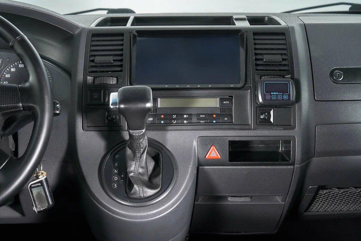 Volkswagen Caravelle 2009, черный