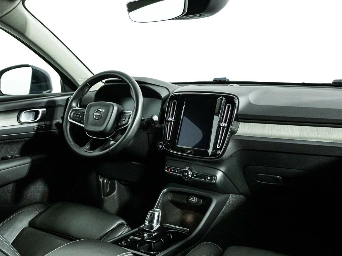 Volvo XC40 2018, голубой