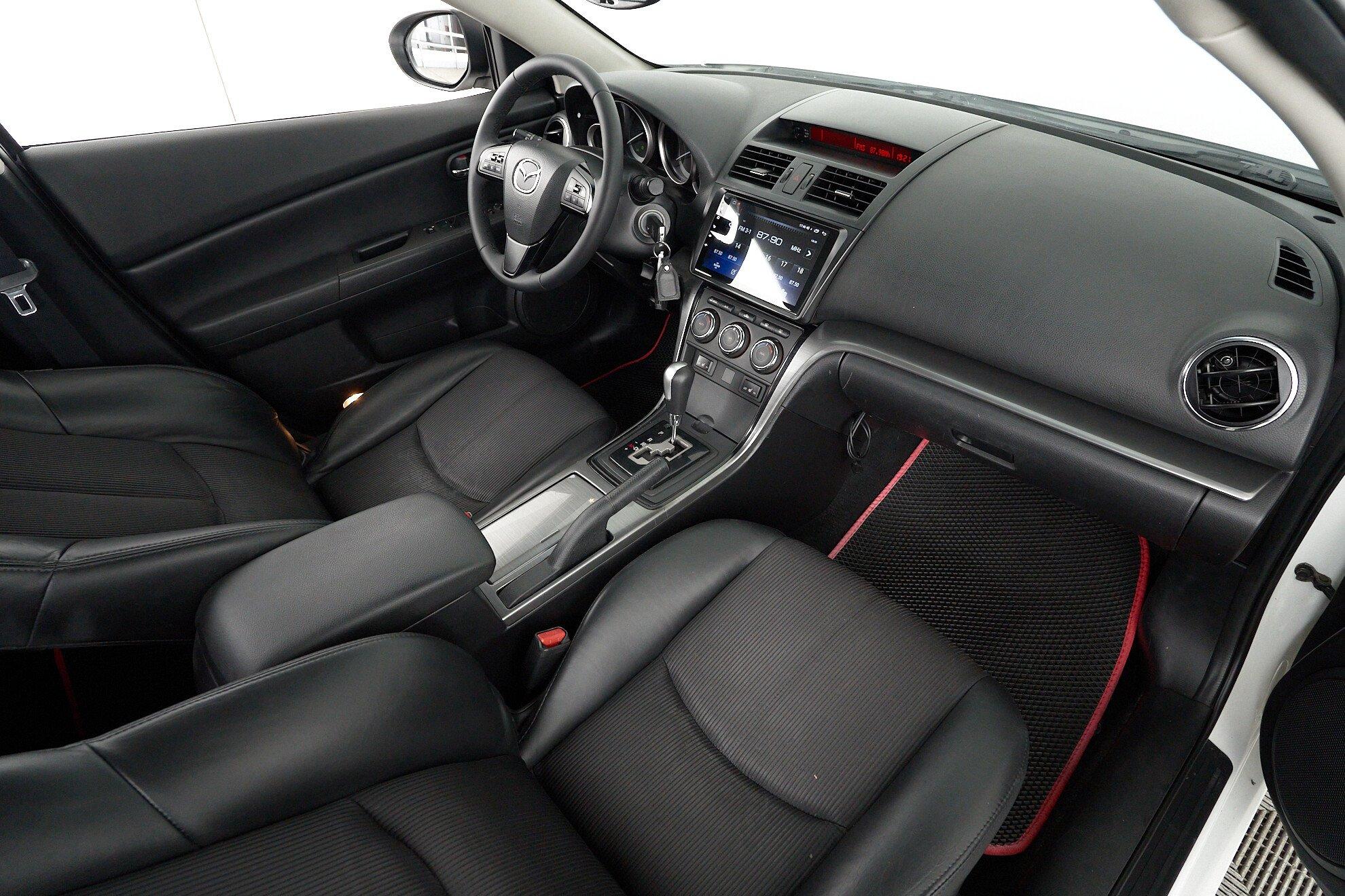 Mazda 6 2011, белый