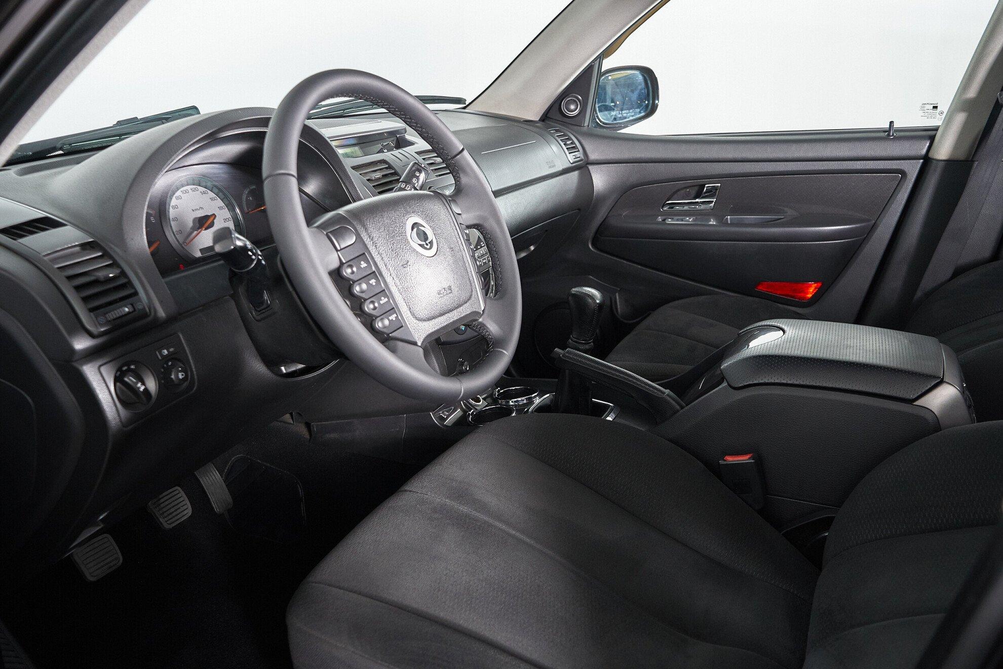 SsangYong Rexton 2011, пурпурный