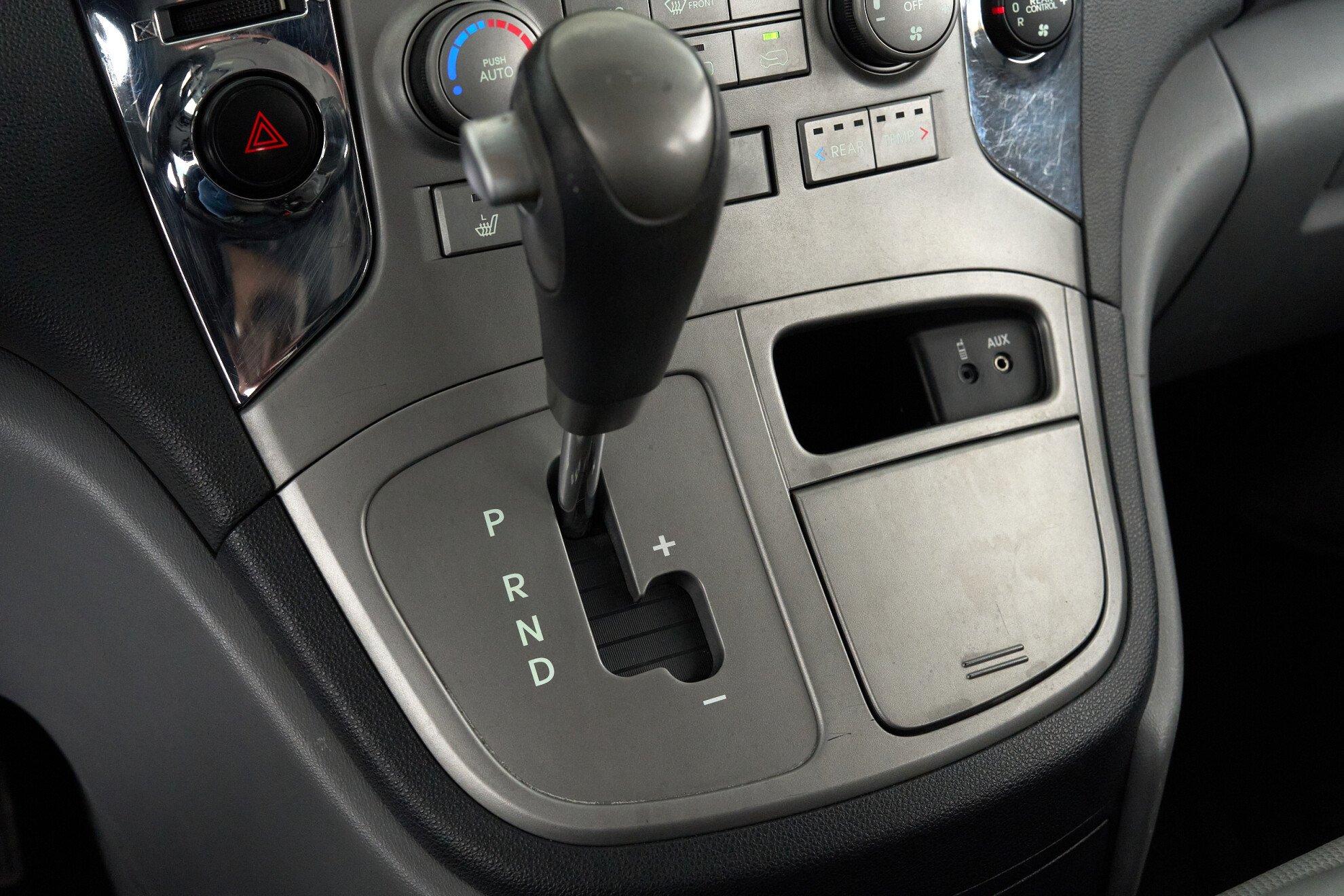 Hyundai Grand Starex 2007, серебряный