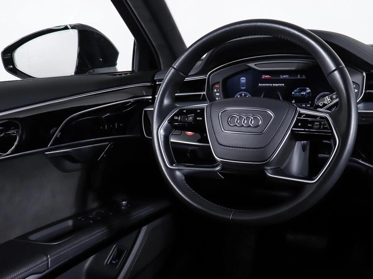 Audi A8 2020, серый